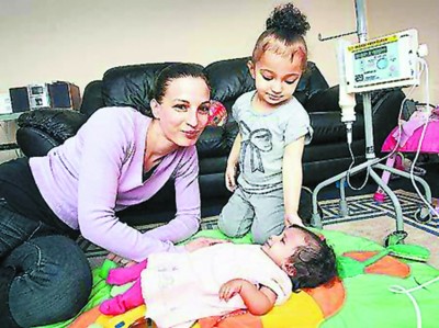 英国女婴拒绝长大 14个月仍如新生儿(图)